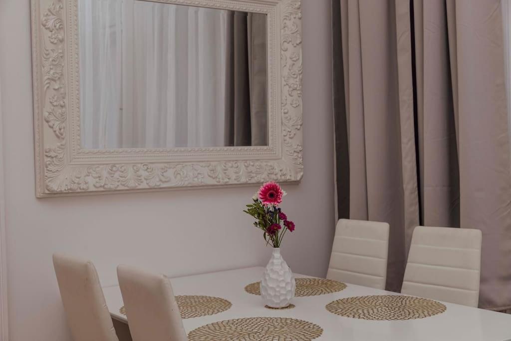 Modern Stylish Comfortable 2 Bedroom Apartment Viena Exterior foto